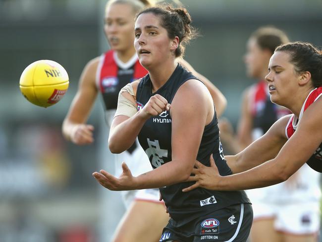 Lucy McEvoy fires a handball. Picture: AAP Image/Rob Prezioso