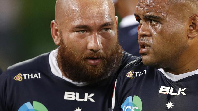 Robbie Abel (left) pictured with Sam Talakai in 2019. (AAP Image/Daniel Pockett)