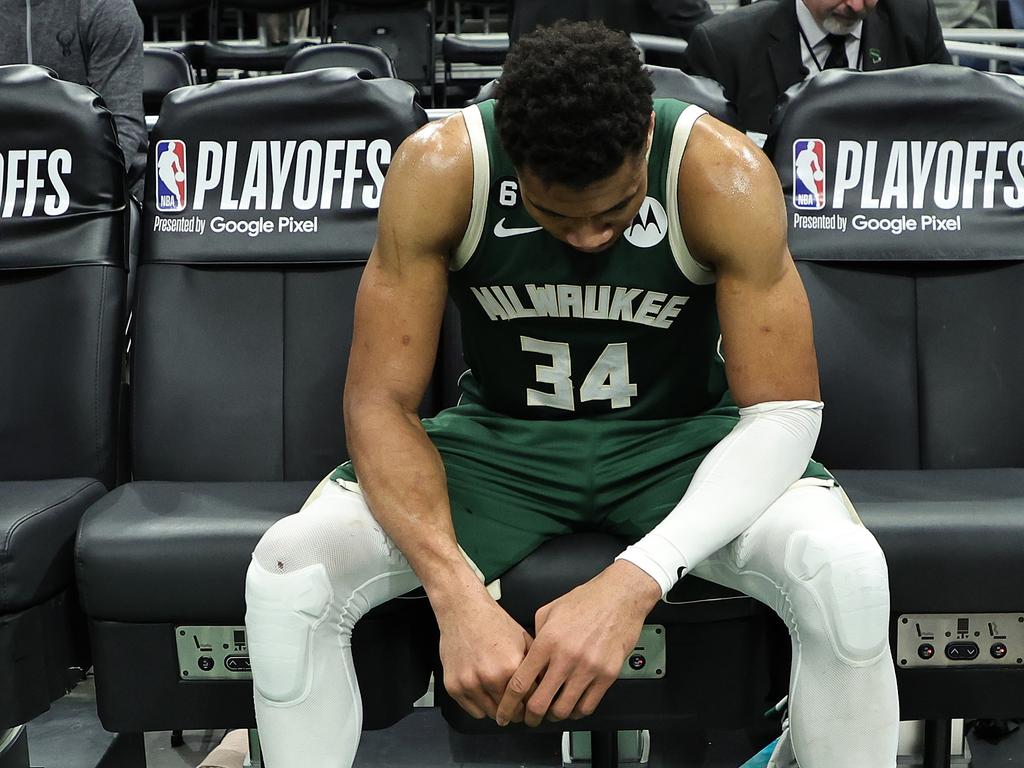BREAKING: Giannis Antetokounmpo has withdrawn from the FIBA World Cup to  rehab from injury. Big blow for Greece 😮‍💨