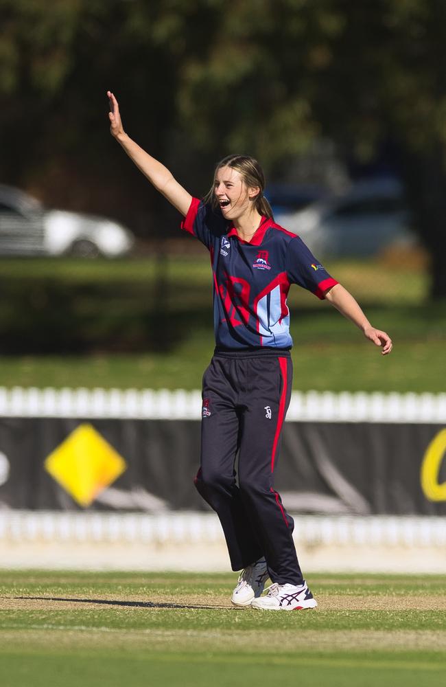 Dandenong opening bowler Poppy Gardner.