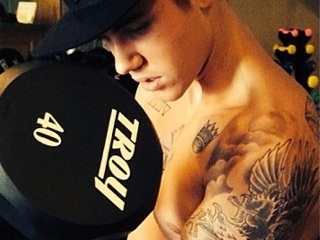 Justin Bieber works out with weights at the gym. June 26, 2014. Picture: Instagram