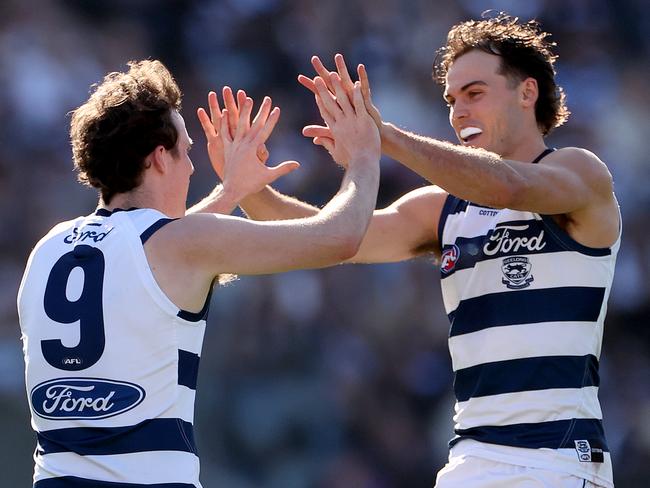 GEELONG, AUSTRALIA - AUGUST 24: Jack Bowes of the Cats celebrates with Max Holmes of the Cats during the round 24 AFL match between Geelong Cats and West Coast Eagles at GMHBA Stadium, on August 24, 2024, in Geelong, Australia. (Photo by Kelly Defina/Getty Images)