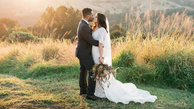 Romantic moment: Bree Forbes and Daniel Kelly, photography: Figtree Pictures