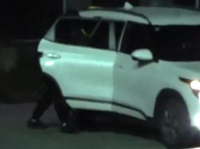 The offenders were seen leaving the Yatala subway store in a 2022 Kia Seltos with (QLD 474-ZXL).  Picture: 9News.