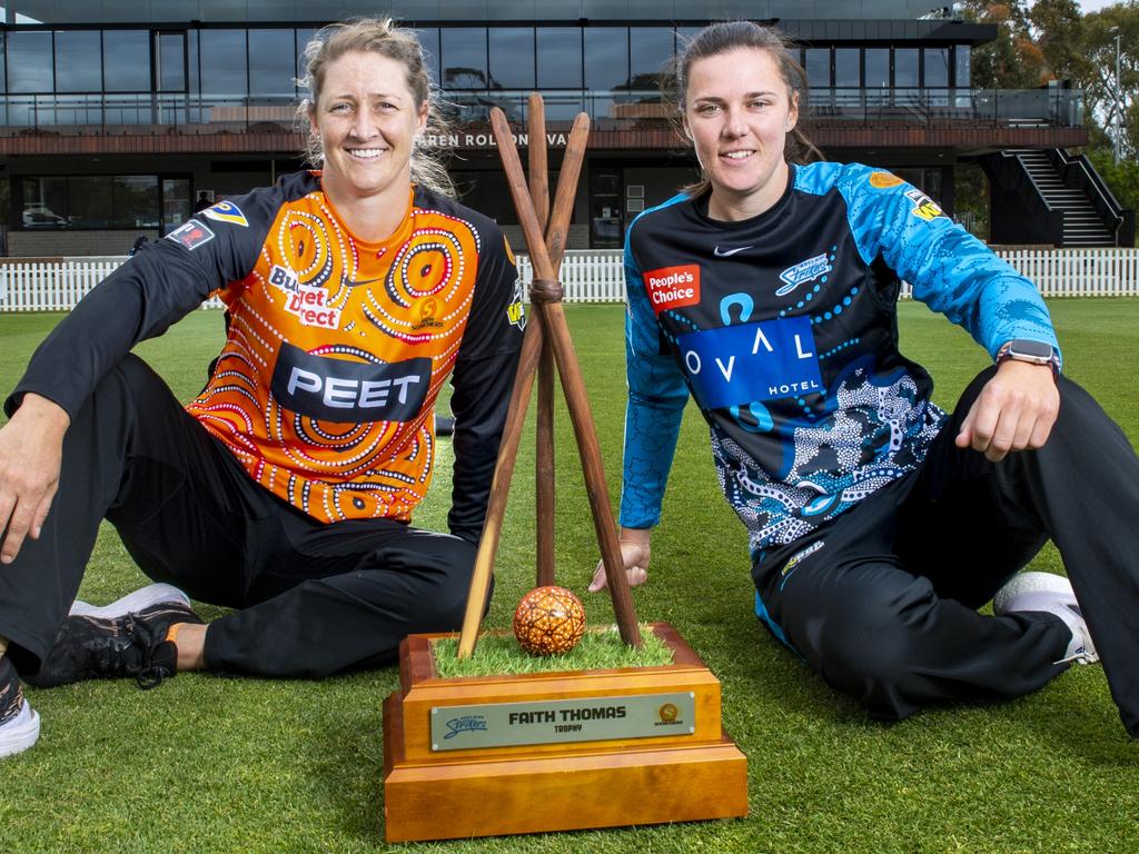 Scorchers captain Sophie Devine and Strikers captain Tahlia McGrath will lead their sides in the Faith Thomas Trophy clash. Picture: Getty Images