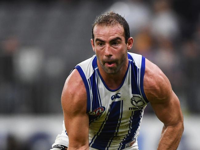 PERTH, AUSTRALIA - JULY 12: Ben Cunnington of the Kangaroos handpasses the ball during the 2021 AFL Round 17 match between the West Coast Eagles and the North Melbourne Kangaroos at Optus Stadium on July 12, 2021 in Perth, Australia. (Photo by Daniel Carson/AFL Photos via Getty Images)