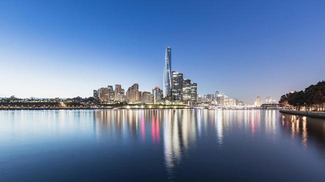 Set above the majestic Sydney Harbour sits the Crown Residences at One Barangaroo Duplex Penthouse, the most exclusive dwelling at Sydney’s most prestigious residential address, ‘One Barangaroo Avenue’.