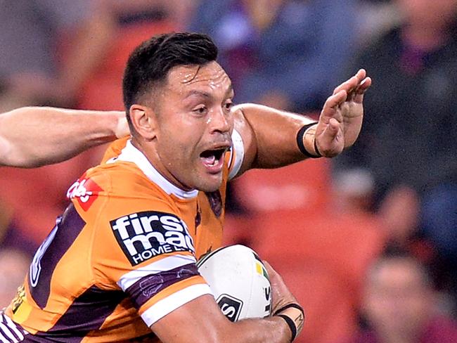 BRISBANE, AUSTRALIA - JULY 26: Alex Glenn of the Broncos breaks away from the defence during the round 20 NRL match between the Brisbane Broncos and the Cronulla Sharks at Suncorp Stadium on July 26, 2018 in Brisbane, Australia.  (Photo by Bradley Kanaris/Getty Images)