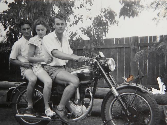 Copy photo of Mr Reid in 1949 with his girlfriend Joan Palmer (centre) and her brother Evan Palmer (rear). (AAP Image/David Swift)