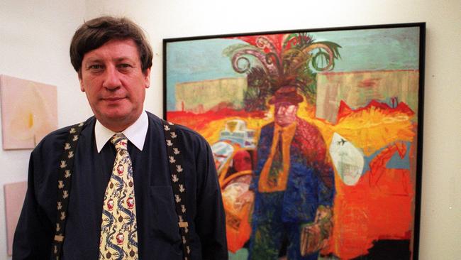 Hughes in front of a portrait of himself, an entry in the Archibald Prize 1997.