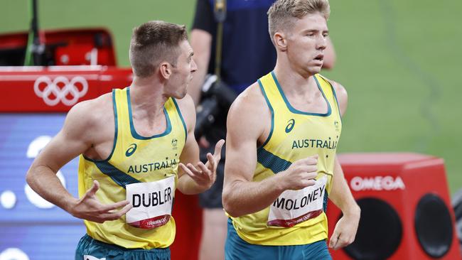 Dubler offers words of encouragement to Moloney as he sacrifices his own standing in the men’s 1500m decathlon event. Picture: Alex Coppel