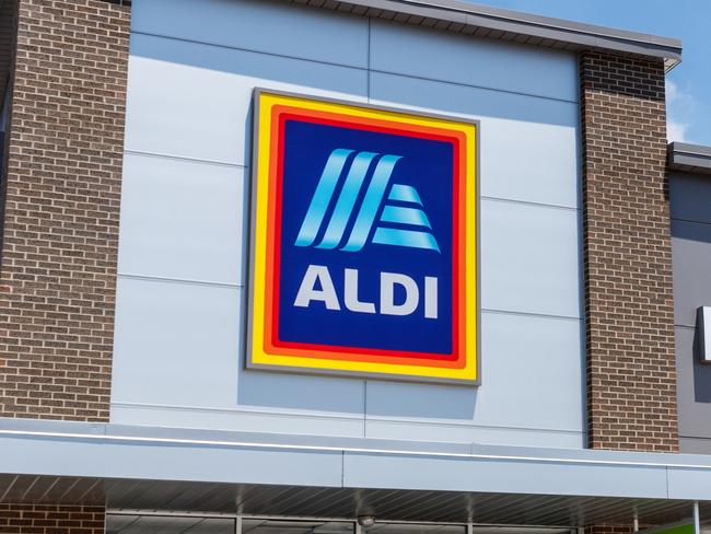 Ft. Wayne - Circa June 2018: Aldi Discount Supermarket. Aldi sells a range of grocery items, including produce, meat & dairy, at discount prices V