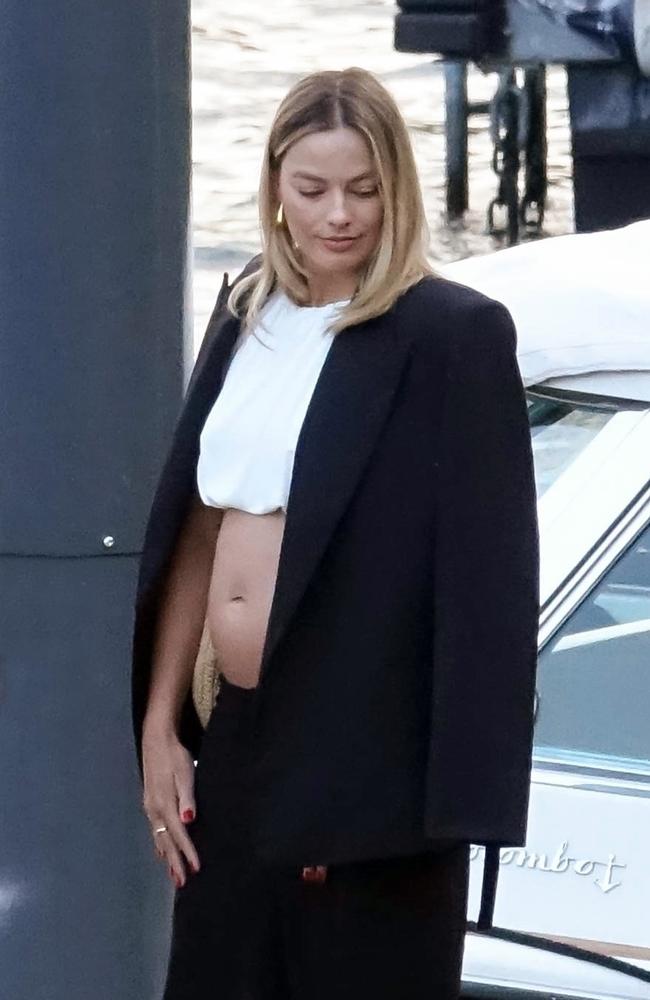 Margot Robbie was spotted showing off her baby bump over the weekend. Picture: Cobra Team/Backgrid.