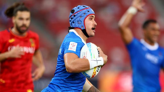 Indiha Saotui-Huta #2 of Samoa runs with the ball for a try against Spain in their pool match during the HSBC Singapore Rugby Sevens at the National Stadium on April 09, 2022 in Singapore. (Photo by Yong Teck Lim/Getty Images)