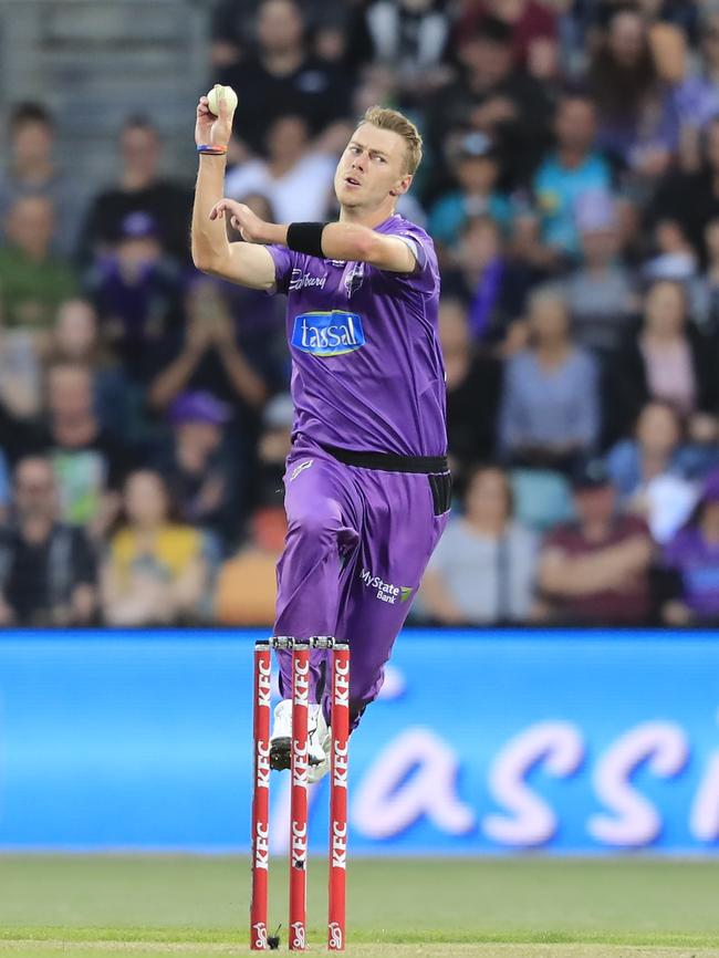 Riley Meredith of the Hurricanes bowls during the Big Bash League (BBL) match between the Hobart Hurricanes and the Brisbane Heat at Blundstone Arena in Hobart, Friday, January 3, 2020. (AAP Image/Rob Blakers)