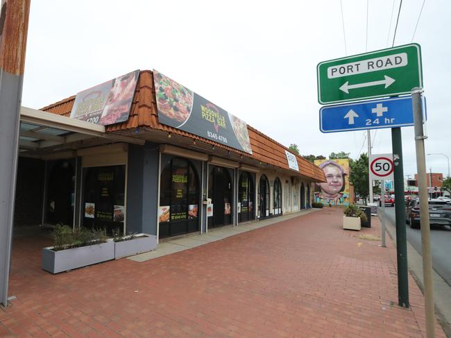 Investigations continue around the Woodville Pizza Bar.Police still monitor the Woodville Pizza Bar on the 23 November 2020. Pic Tait Schmaal.