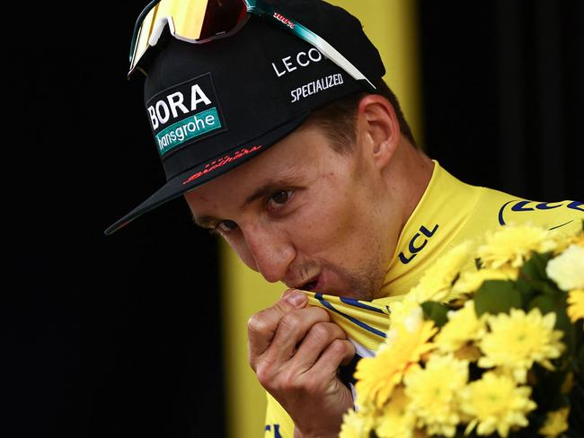Hindley joined a select few Aussies to wear yellow at the Tour de France. Picture: Anne-Christine POUJOULAT / AFP