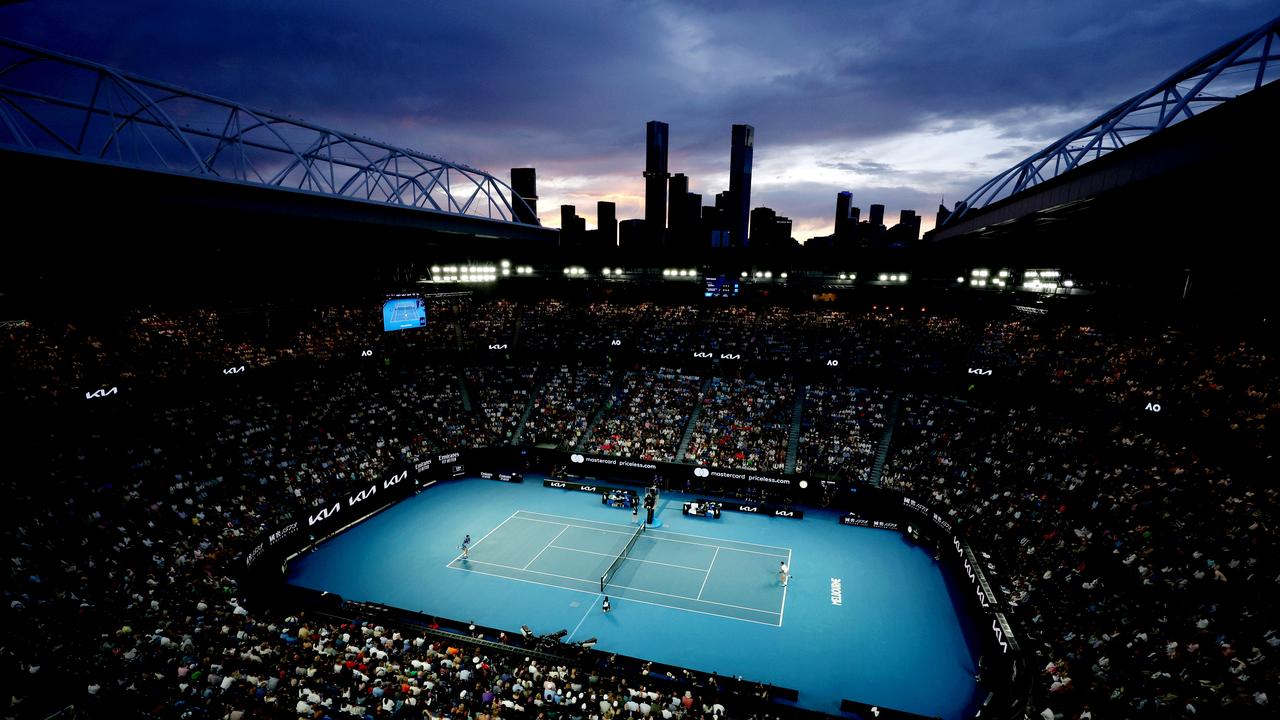 MELBOURNE, AUSTRALIA - JANUARY 19: General view of Rod Laver Arena in the round three singles match between Novak Djokovic of Serbia and Tomas Martin Etcheverry of Argentina during the 2024 Australian Open at Melbourne Park on January 19, 2024 in Melbourne, Australia. (Photo by Daniel Pockett/Getty Images)