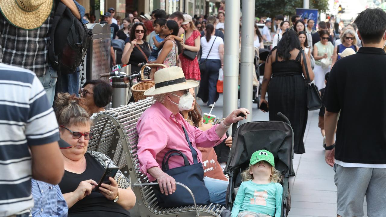 People are being urged to wear masks when in busy places like Bourke street mall in Melbourne as Covid numbers continue to rise. Picture: NCA NewsWire / David Crosling