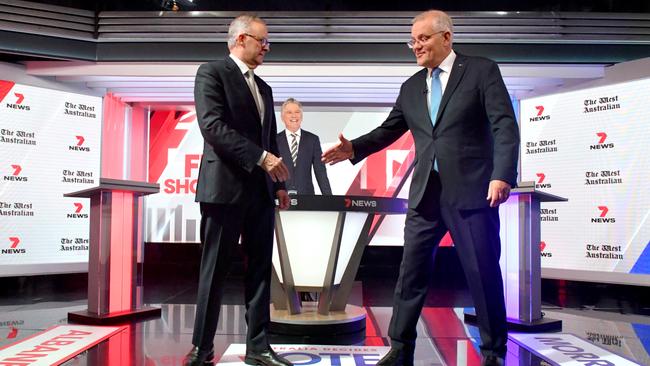 Australian Prime Minister Scott Morrison and Australian Opposition Leader Anthony Albanese shake hands during the third leaders' debate. (AAP Image/Mick Tsikas)