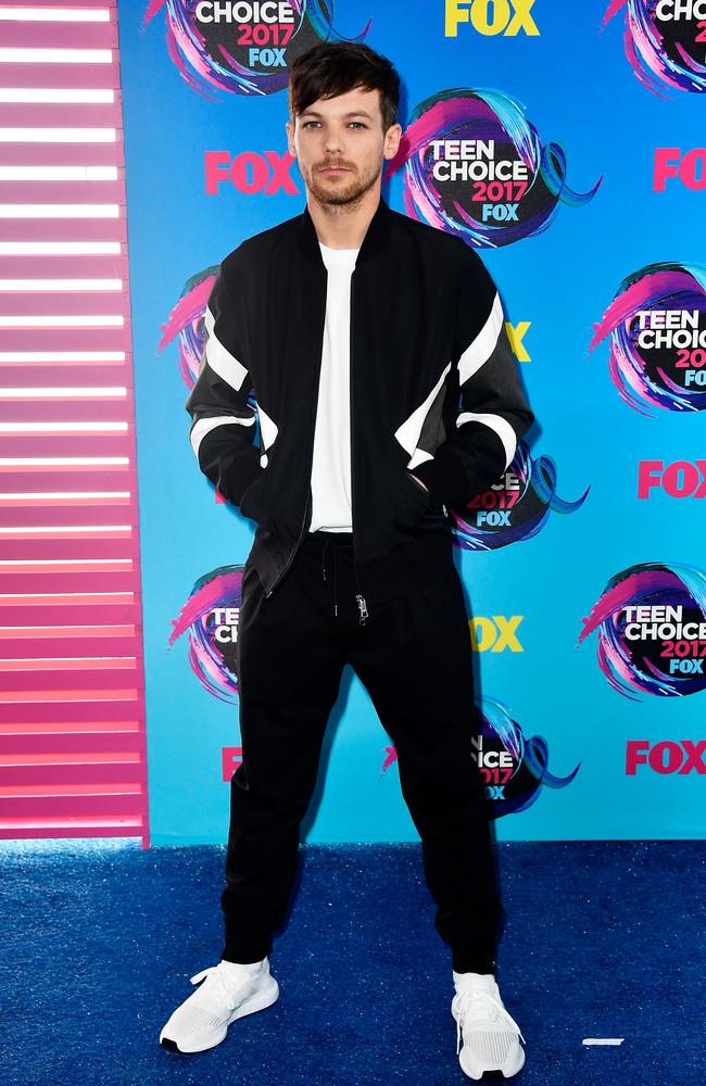 A solo Louis Tomlinson.