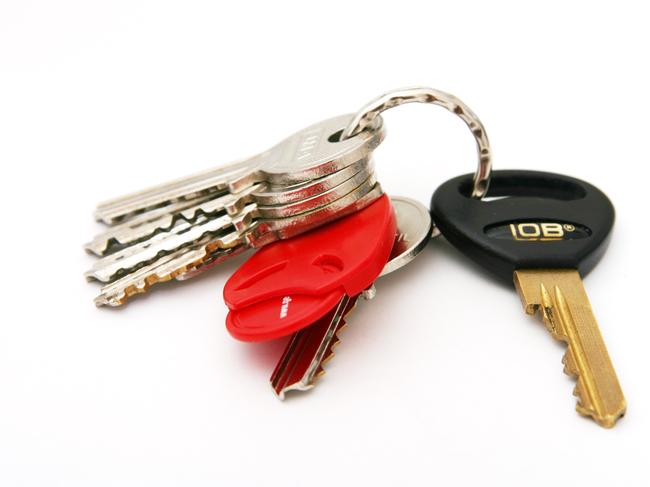 Undated : generic car keys