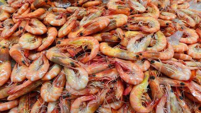 A power outage of more than an hour on Christmas Eve was an unwelcome surprise for those storing prawns before Christmas Day.