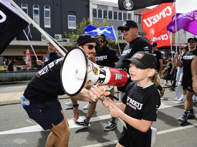 Matt Buckle of CFMEU gives Lily-Grace a turn on the megaphone at the Toowoomba Labour Day March, Saturday, May 3, 2025. Picture: Kevin Farmer
