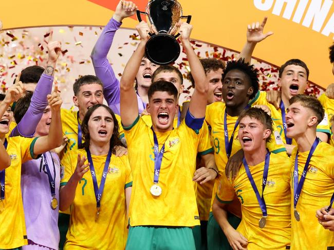 SHENZHEN, CHINA - MARCH 01: Players of Australia celebrate the champion during ceremony of the AFC U20 Asian Cup final between Australia v Saudi Arabia at the Shenzhen Baoan Sports Centre Stadium on March 01, 2025 in Shenzhen, China. (Photo by Zhizhao Wu/Getty Images)