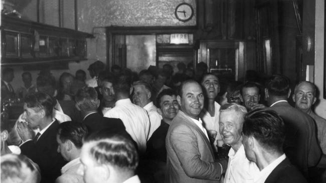 Patrons rush to beat the clock in a city hotel in 1964.