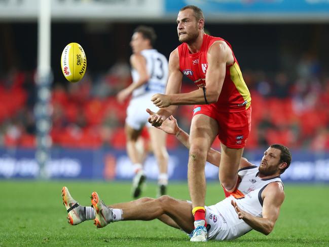 Jarrod Witts of the Suns handballs during the round 23 AFL match between the Gold Coast Suns and the Greater Western Sydney Giants at Metricon Stadium on August 24, 2019 in Gold Coast, Australia. (Photo by Chris Hyde/Getty Images)