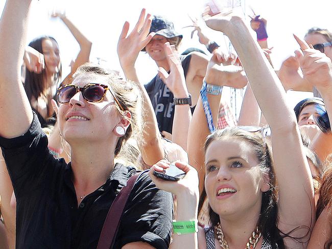 2015 Future Music Festival at Wayville Showgrounds. [PIC] festival goers enjoys the music at the main stage pic by Bianca De Marchi - 9.3.15