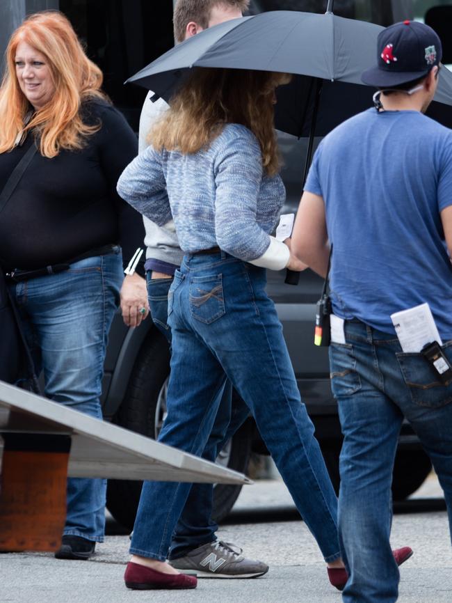 Robbie rocks ‘90s jeans. Picture: BackGrid