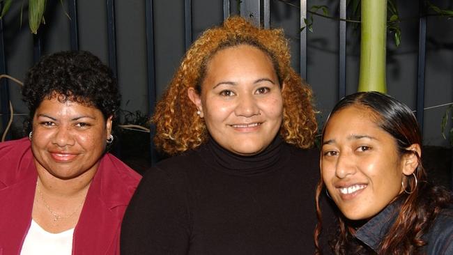 Cheryl Nuggin, Elizabeth O'Brien & Theresa Kelemete at Mantaz Club & Bar Pic Bryan Lynch AD085019