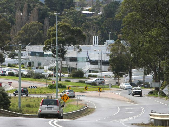 Kingston bypass, Algona Road roundabout