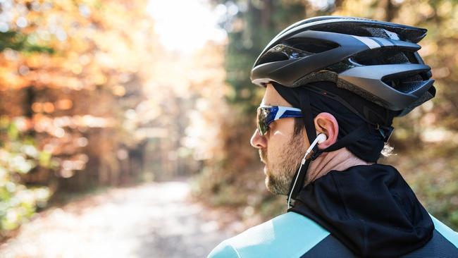 Survey data shows road users are in favour of banning the use of headphones by cyclists.