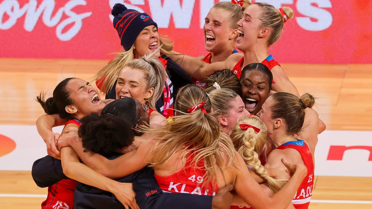 NSW Swifts celebrate Super Netball grand final triumph over Giants, Super  Netball