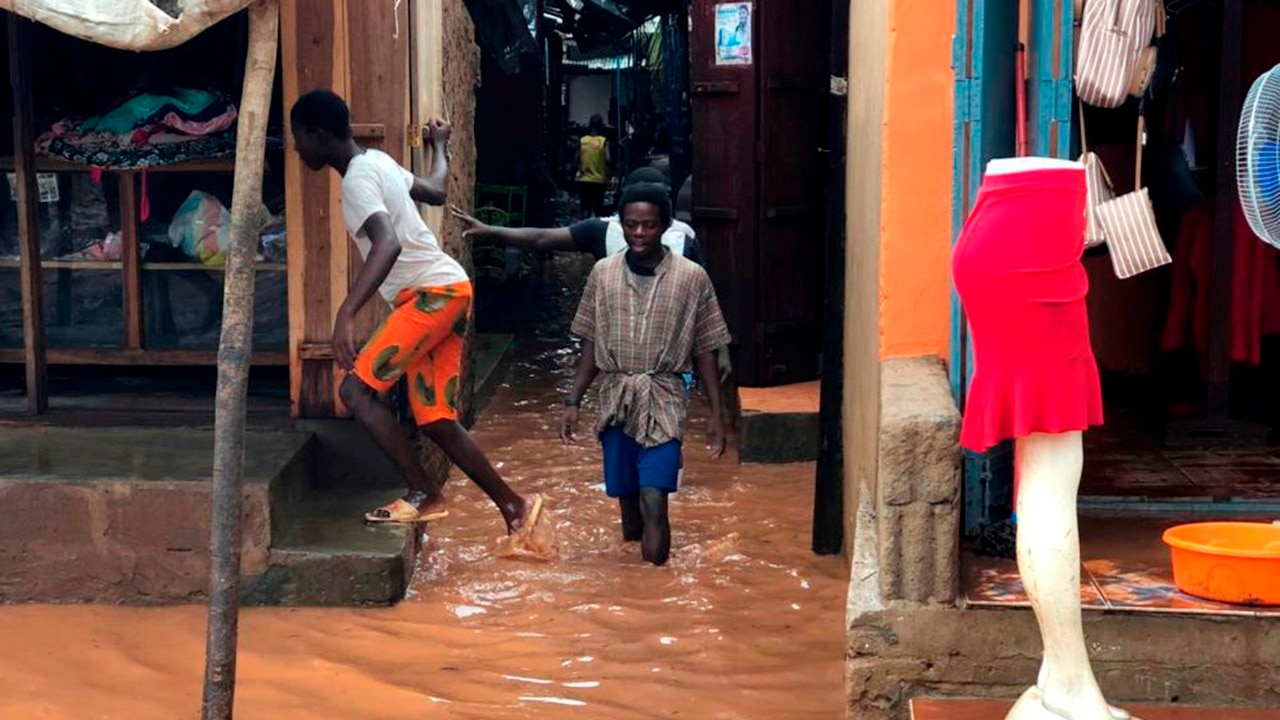 Devastating floods could affect hundreds of thousands in Mozambique