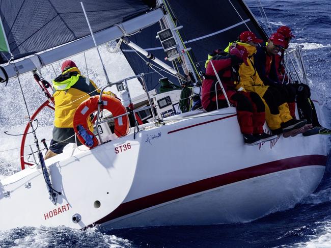 Storms, boat breakage, wild winds on cards in Sydney to Hobart