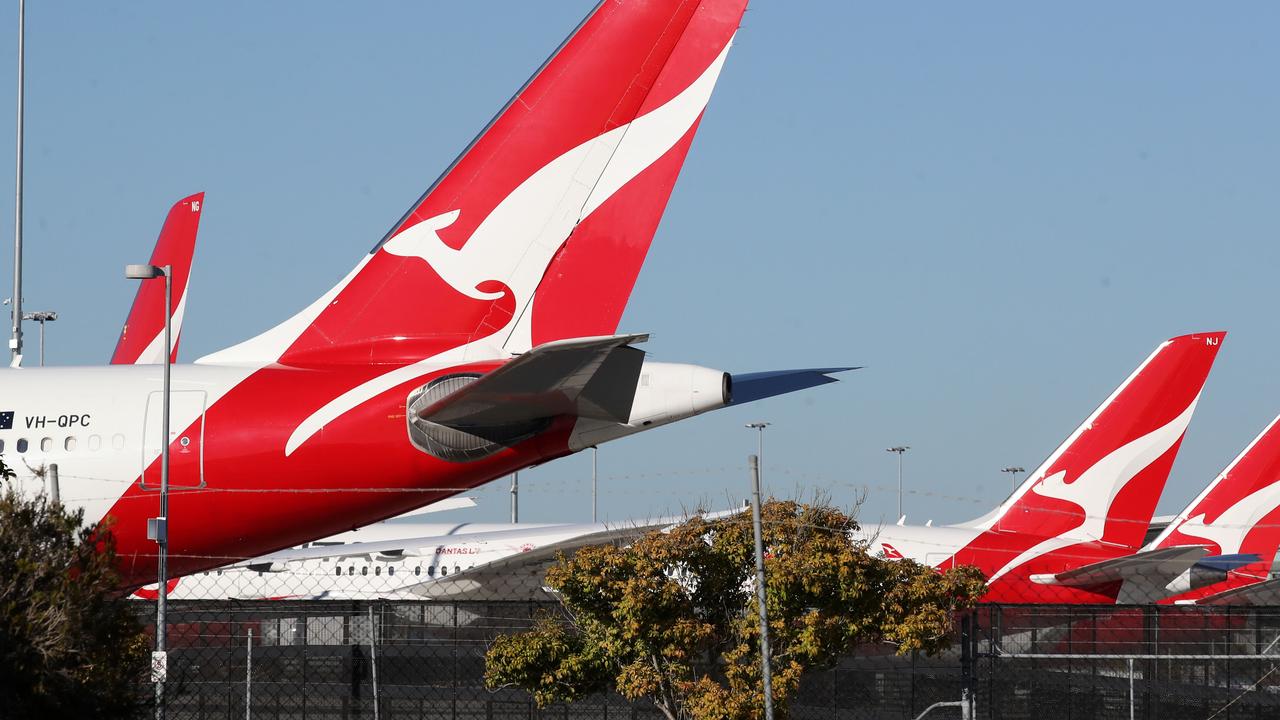 Frontline Qantas employees will be required to be fully vaccinated by mid-November. Picture: NCA NewsWire / Jono Searle