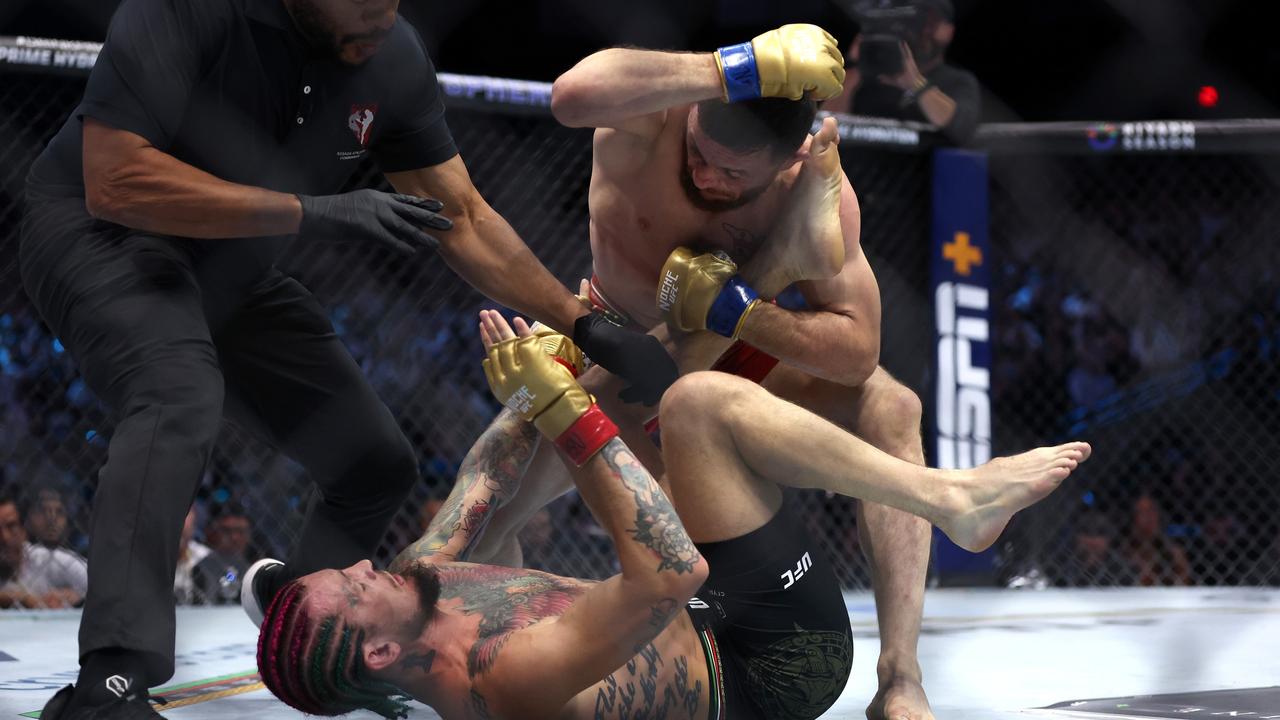 Dvalishvili dictated terms for most of the fight. (Photo by Christian Petersen/Getty Images)