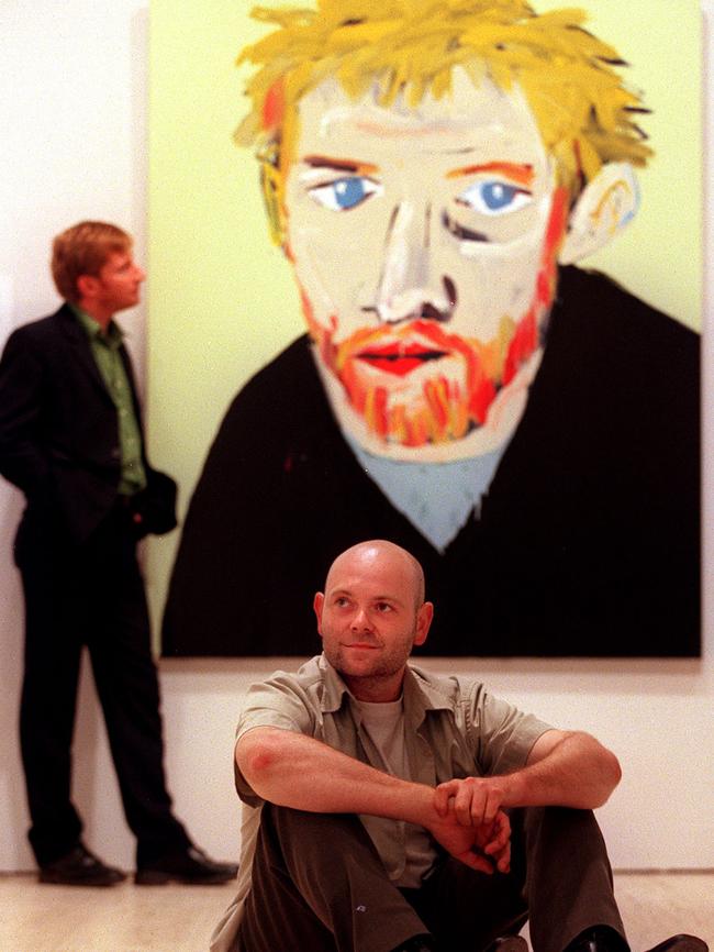 Artist Adam Cullen in front of his portrait painting of actor David Wenham (standing in the background) that won the 2000 Archibald Prize