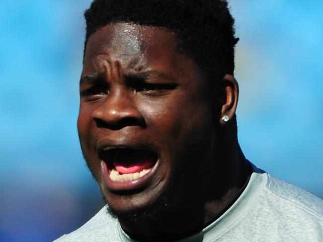 CHARLOTTE, NC - NOVEMBER 3: Sean Weatherspoon #56 of the Atlanta Falcons warms up before the game against the Carolina Panthers at Bank of America Stadium on November 3, 2013 in Charlotte, North Carolina (Photo by Scott Cunningham/Getty Images)