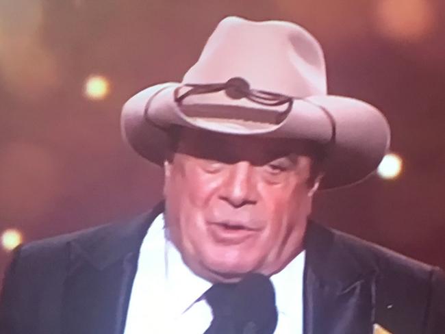 Samuel Johnson wins the Gold Logie at the 2017 Logies.