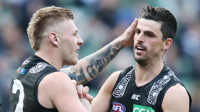 MELBOURNE, AUSTRALIA - JUNE 01: Jordan de Goey of the Magpies and Scott Pendlebury of the Magpies celebrates a goal during the round 11 AFL match between the Collingwood Magpies and the Fremantle Dockers at Melbourne Cricket Ground on June 01, 2019 in Melbourne, Australia. (Photo by Michael Dodge/Getty Images)