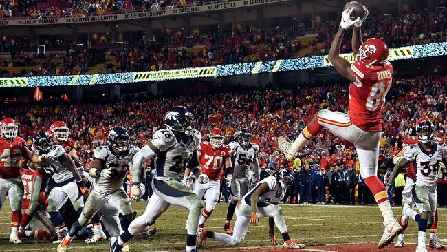 Nose tackle Dontari Poe #92 of the Kansas City Chiefs passes to tight end Demetrius Harris #84.