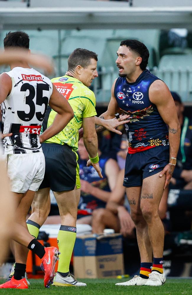 Izak Rankine grabs his hamstring after the dashing run in the final minute. Picture: Dylan Burns/AFL Photos