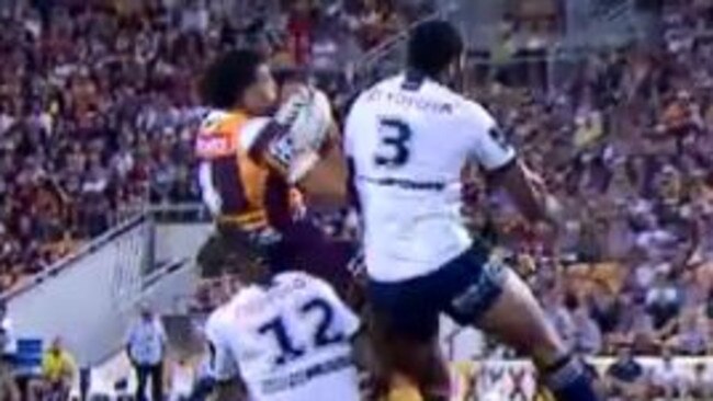 Broncos centre Jordan Kahu reels in the ball after a short dropout.