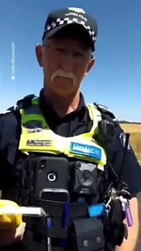 Cop brilliantly deals with 'sovereign' refusing breath test