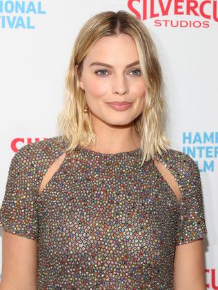 Margot Robbie goes braless in mini dress at I, Tonya screening | Daily ...